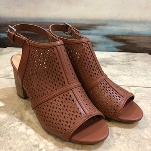 NEW Nine West Nylah Peep Toe Stacked Heel Sandal